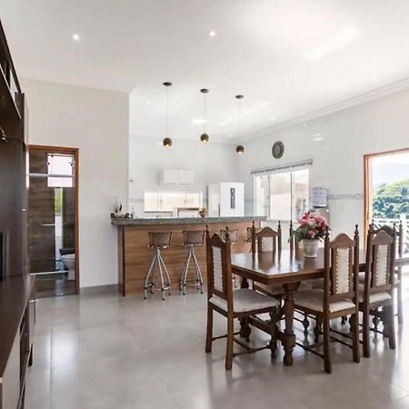 Casa Raio De Sol Em กงแซร์วาตอเรีย ภายนอก รูปภาพ